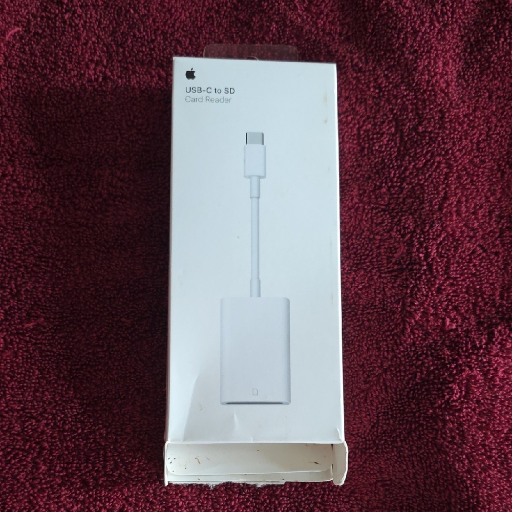 Apple White USB-C to SD Adapter